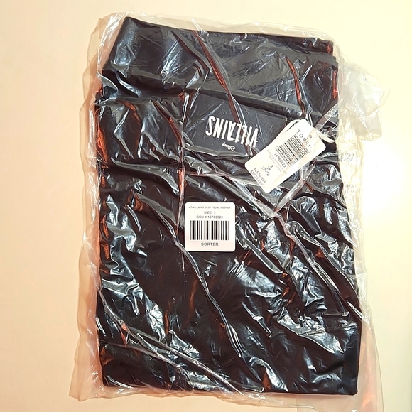 ♥️NWT VINTAGE TORRID LEGGING DESTRUCTED PEDAL PUSHER DISNEY VILLAINS SIZE 3X - Picture 4 of 10